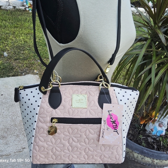 Betsey Johnson Handbags - NWT PEACH QUILTED FLORAL LUV BETSEY SATCHEL